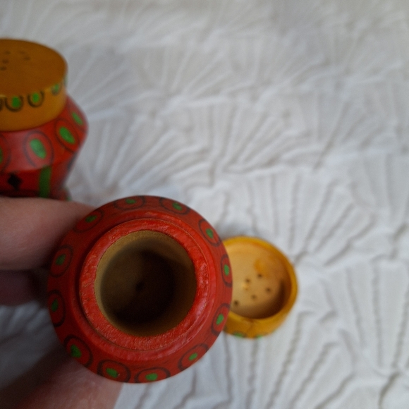 Set of VTG wooden salt & pepper Shakers - Picture 8 of 8